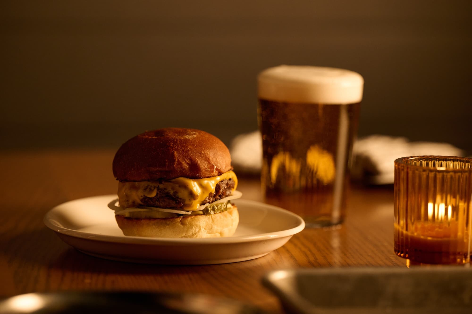 Cheeseburger et pinte