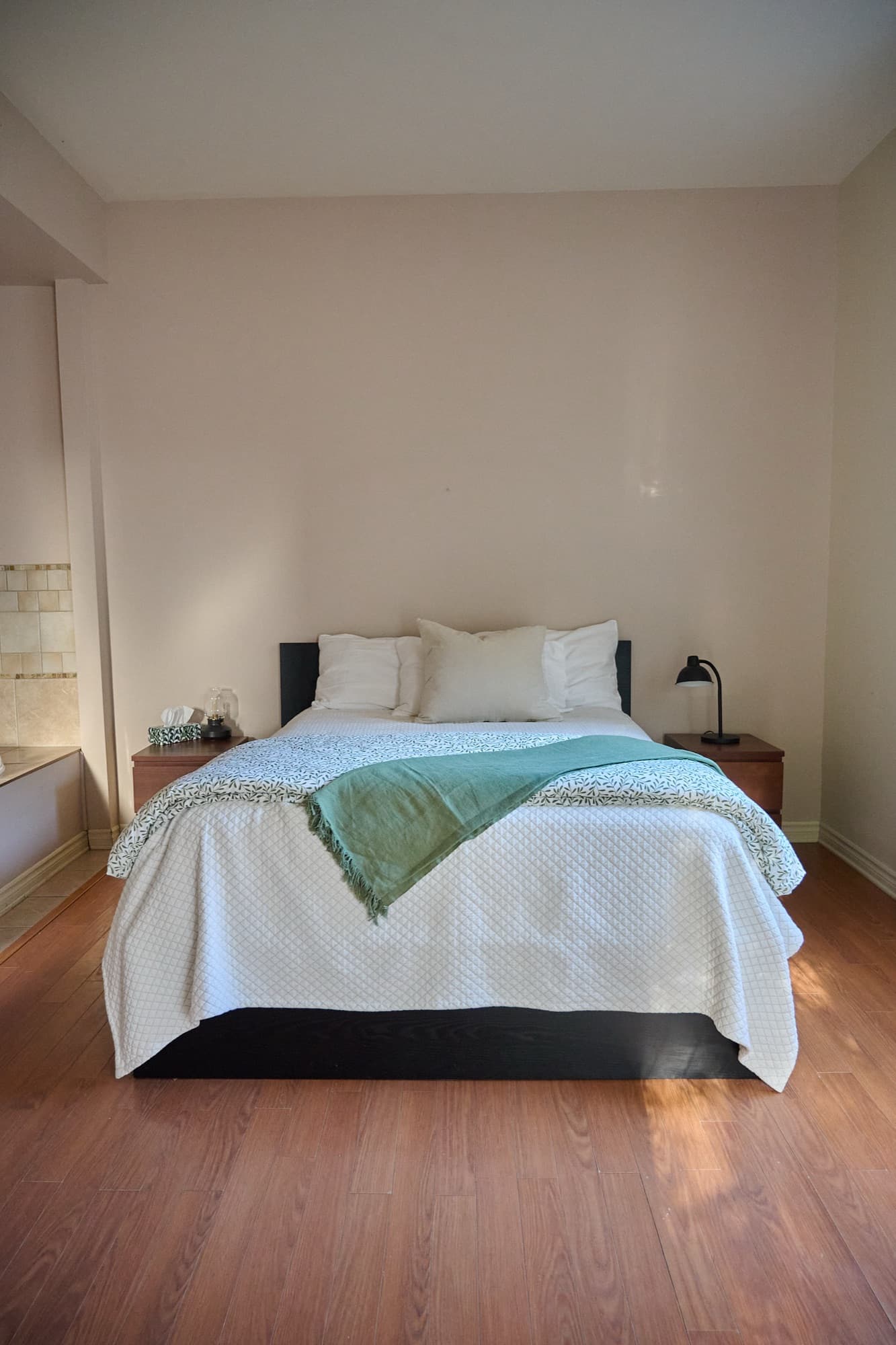 Queen bed and jacuzzi tub in the same room